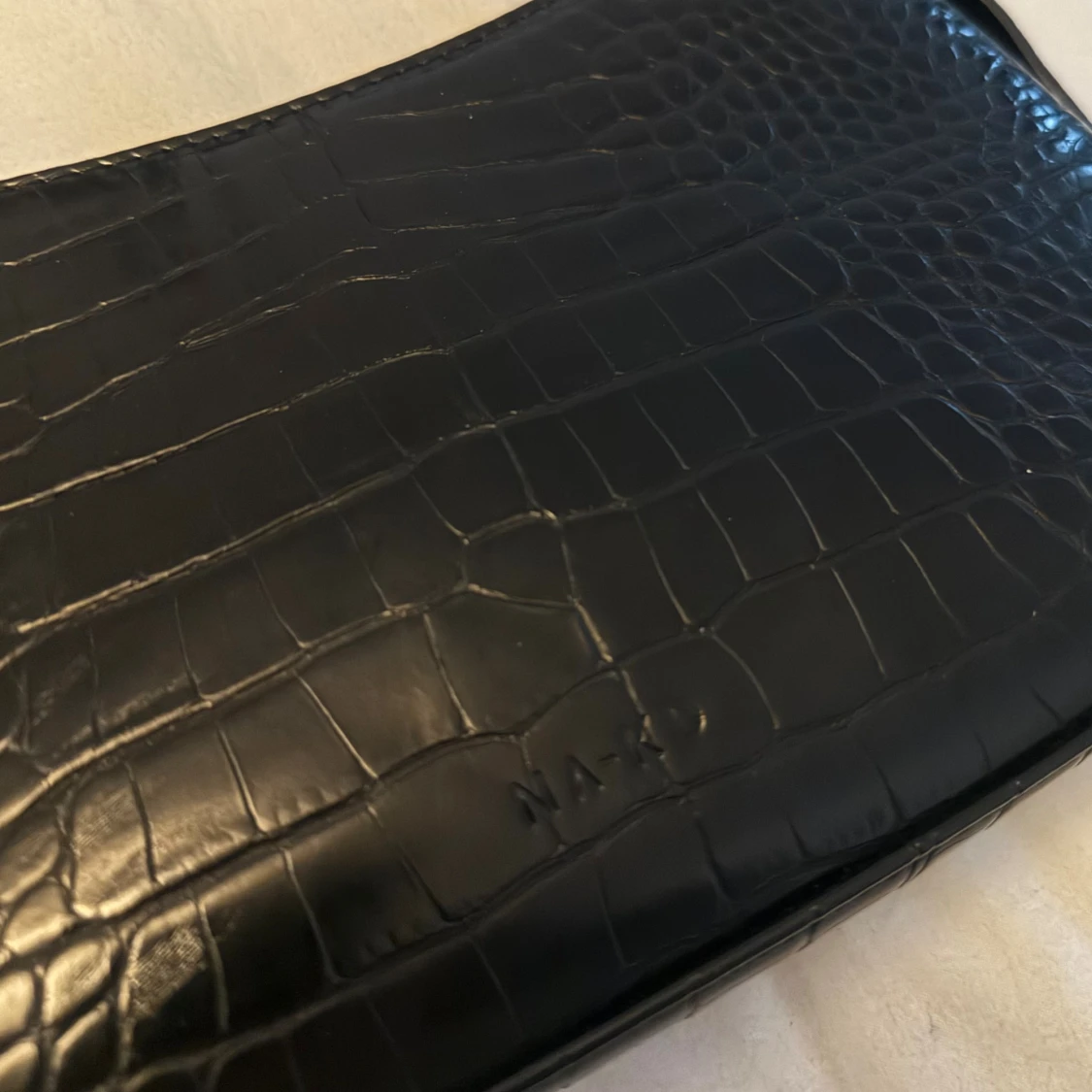 Svart axelväska NA-KD - 1