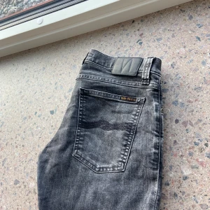 Nudie jeans lean dean - Säljer dessa riktigt feta Nudie jeans i storlek 30/32, riktigt bra skick på dessa knappt använda😃 