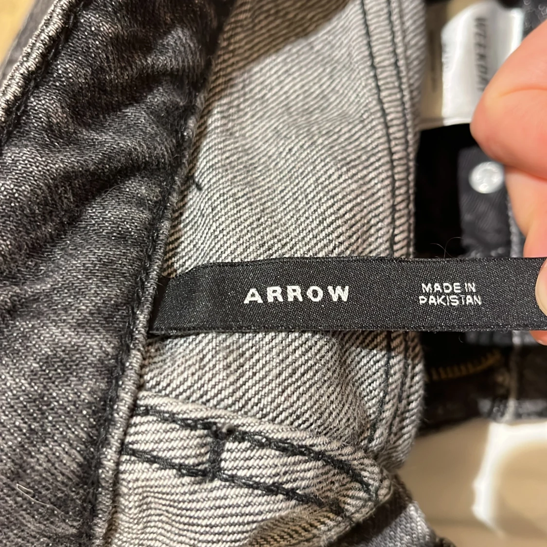 Svarta raka jeans från Weekday - 2