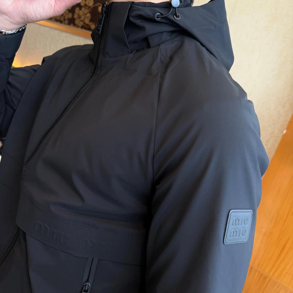 Svart vindjacka från Miu Miu - 2