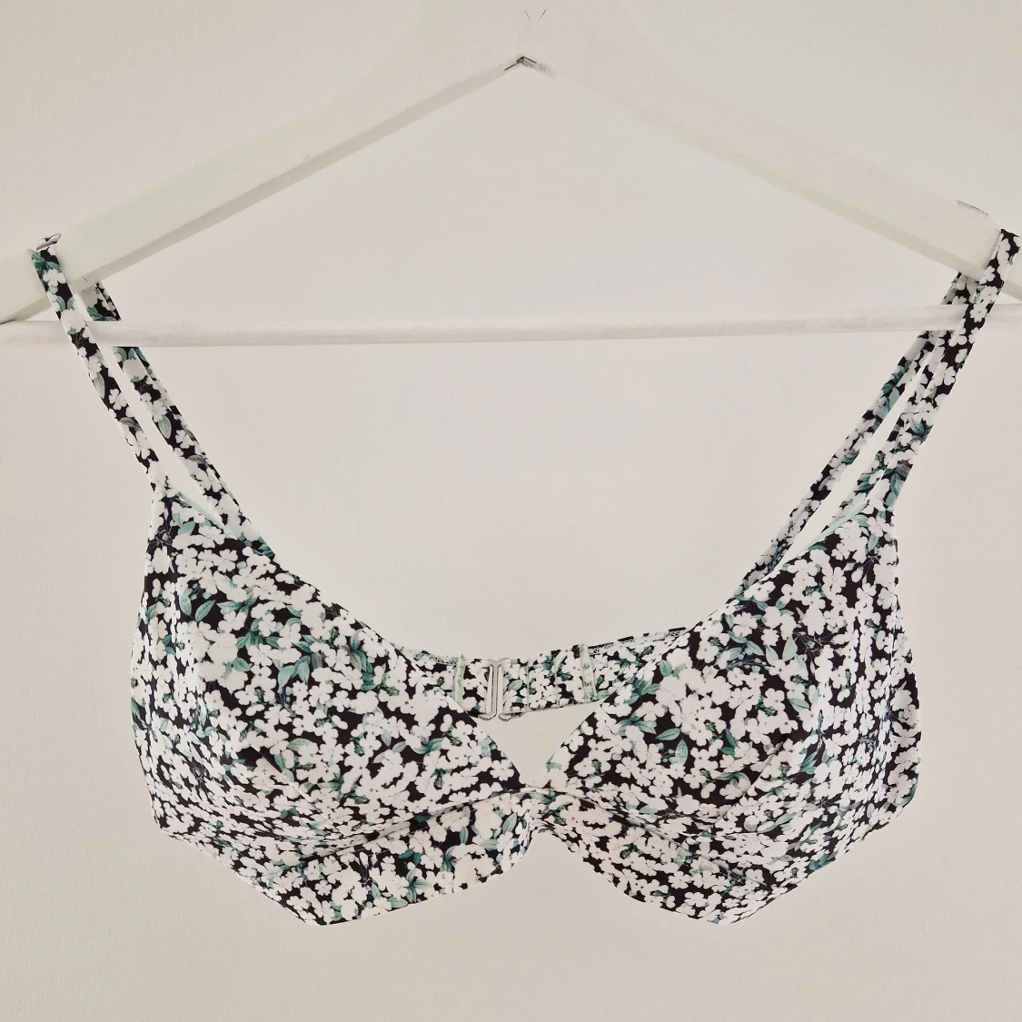 Blommig bikiniöverdel från H&M