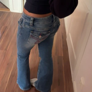 Lågmidjade jeans  - Lågmidjade jeans från Gina i stl 164, jag är 162 cm! D är i nyskick❤️❤️jag brukar ha xs