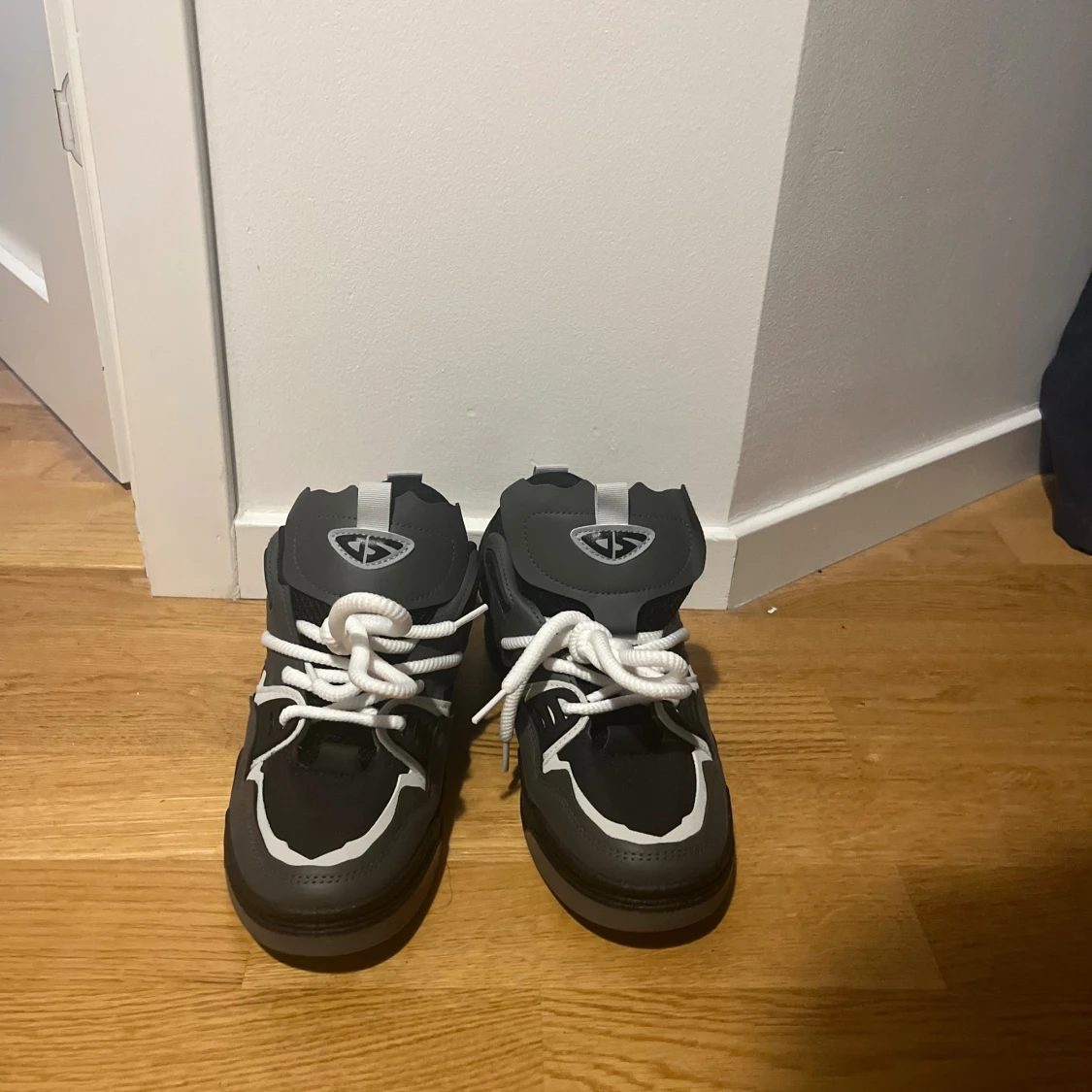 Svarta och grå chunky sneakers