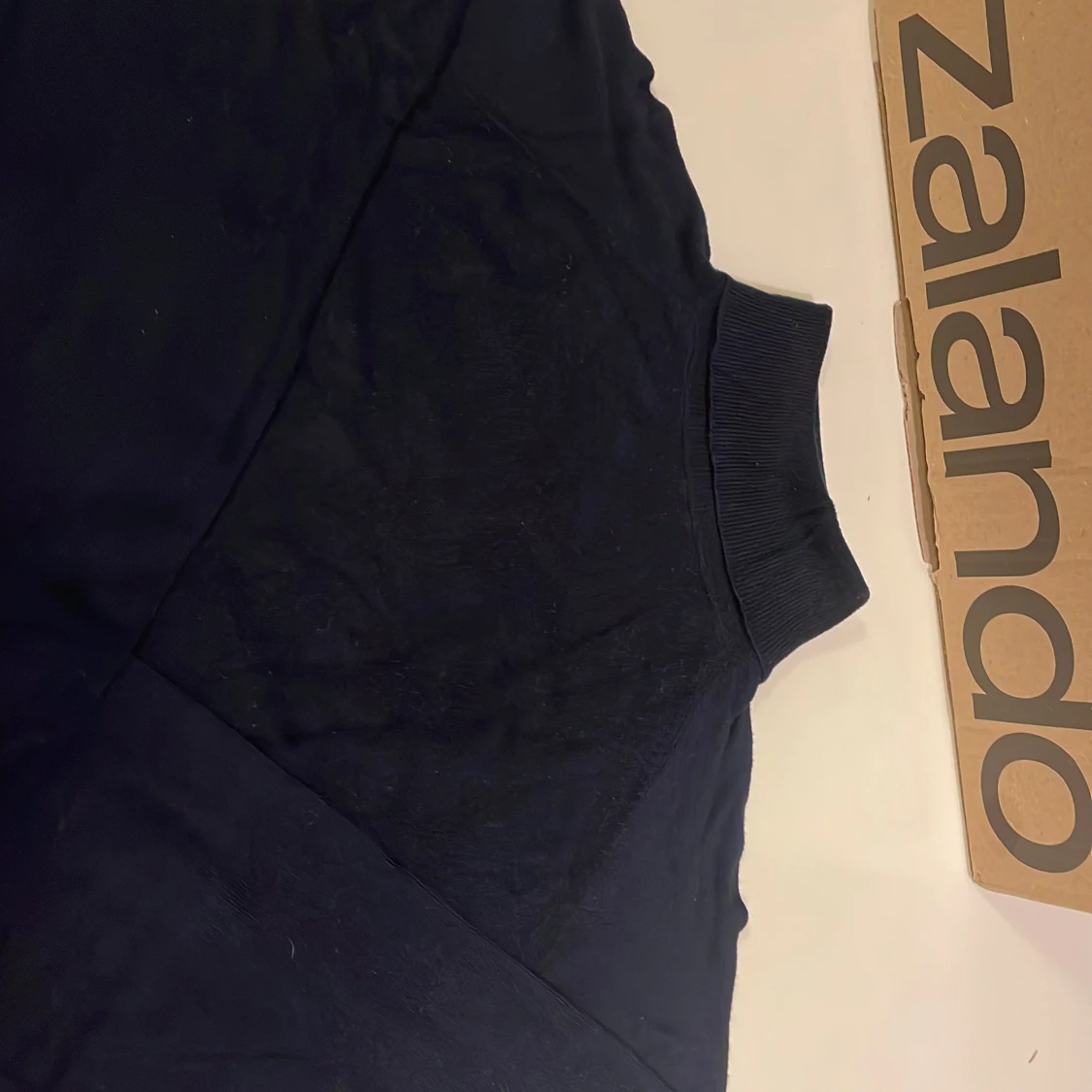 Mörkblå polotröja från Zara