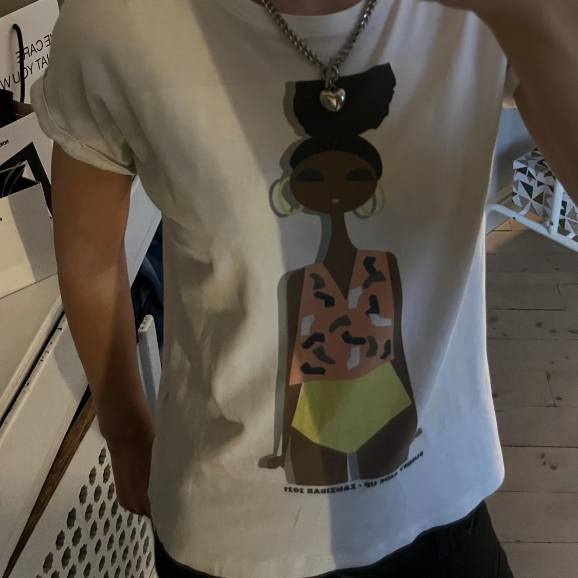 Vit t-shirt med tryck - 1