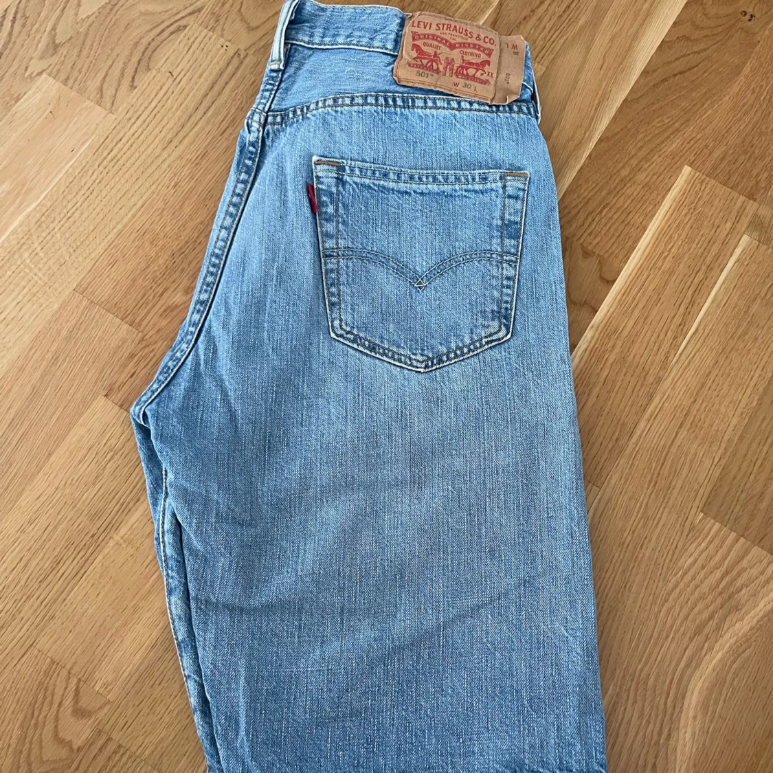 Levi's ljusblå jeansshorts 501