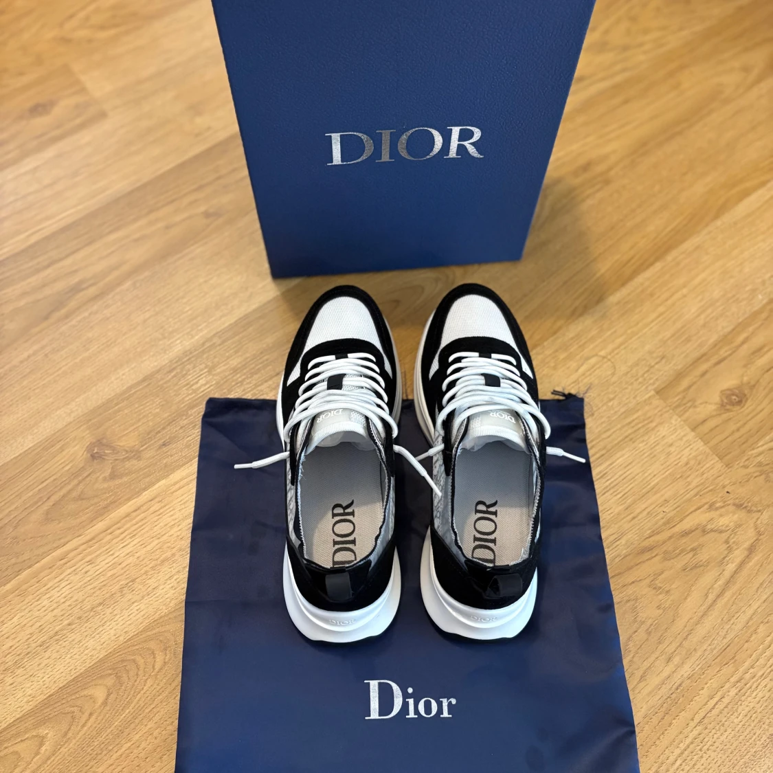 Svarta och vita Dior sneakers - 2
