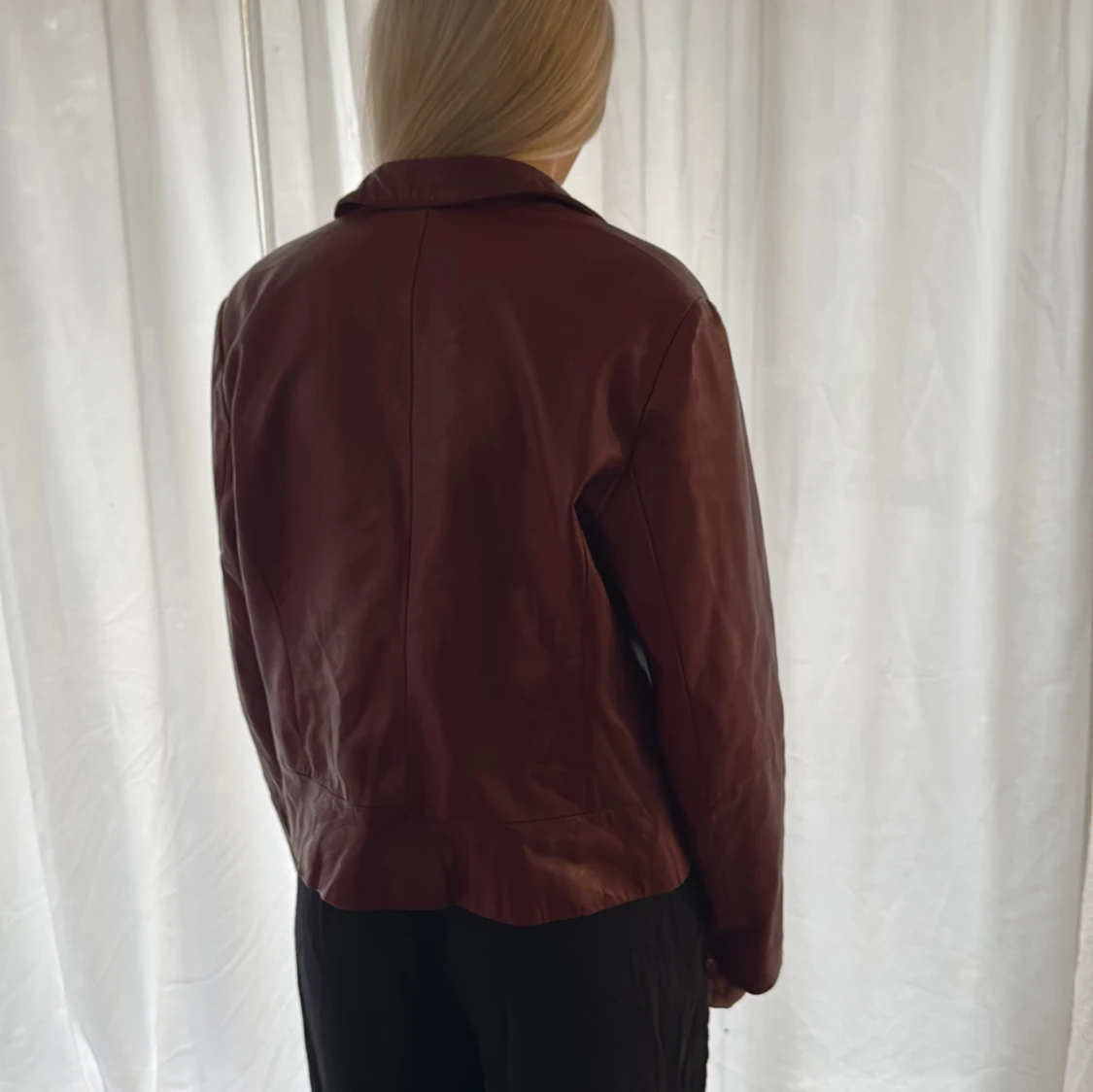 Vinröd skinnjacka från Atalina - 3