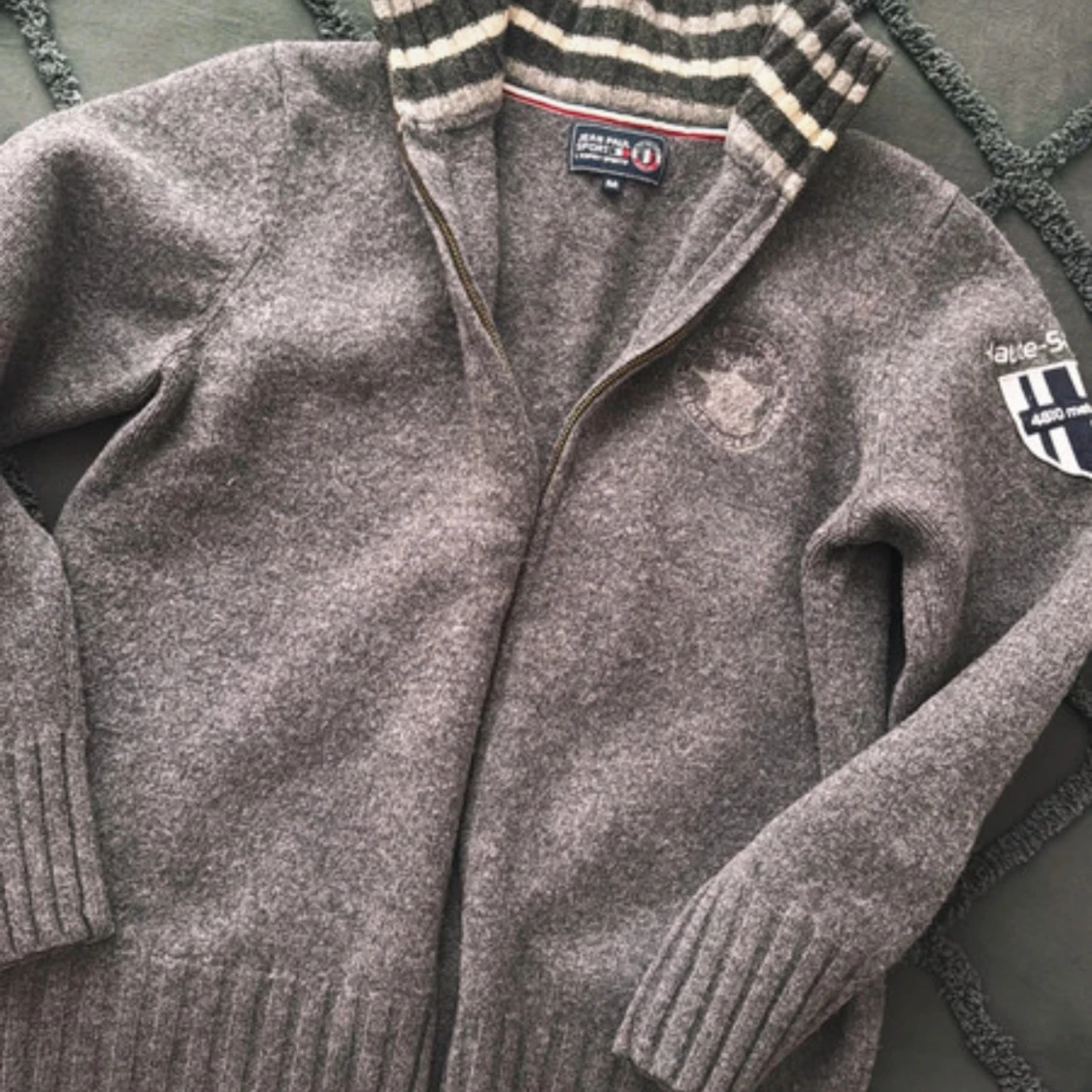 Grå stickad kofta Jean Paul