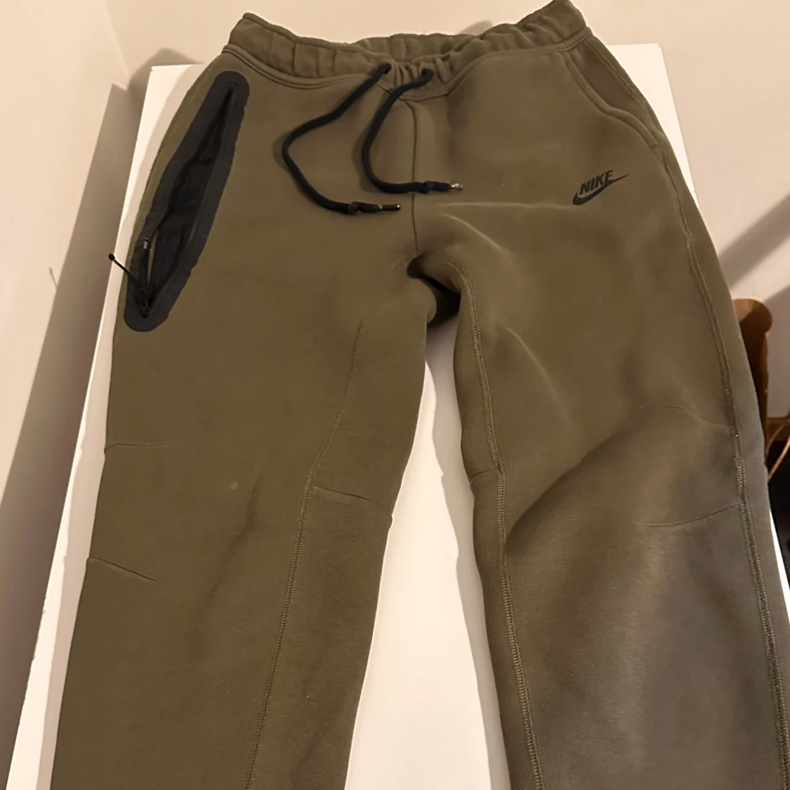 Olivgröna mjukisbyxor från Nike