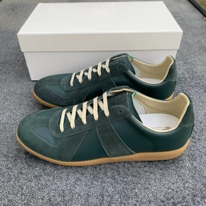 Maison margielas gats gröna  - Ett par riktigt feta gats i storlek 44, box och dustbags fås med, skickar samma dag!