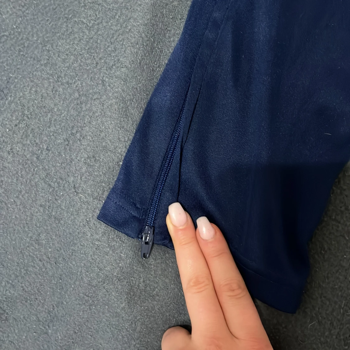 Adidas mörkblå träningsbyxor - 2