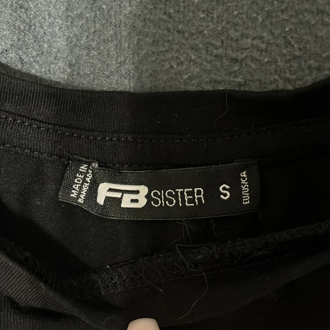 Svart topp med tryck från FB Sister - 2