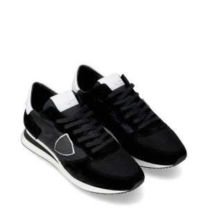 Philippe model trainers -  👟 Säljer snygga och stilrena skor från Philippe Model! 📏 Storlek: 45 ✨ Skick: Använda, men i riktigt fint skick – redo för många fler äventyr! 💰 Pris: 1 449 kr 🆕 Nypris: ca 2 900 kr 🔥 Passa på att fynda ett par exklusiva skor till grymt pris! 💬 Har du några funderingar? Tveka inte att höra av dig – jag svarar gärna! 💸 Priset är inte hugget i sten, så kom gärna med ett bud! 😉 