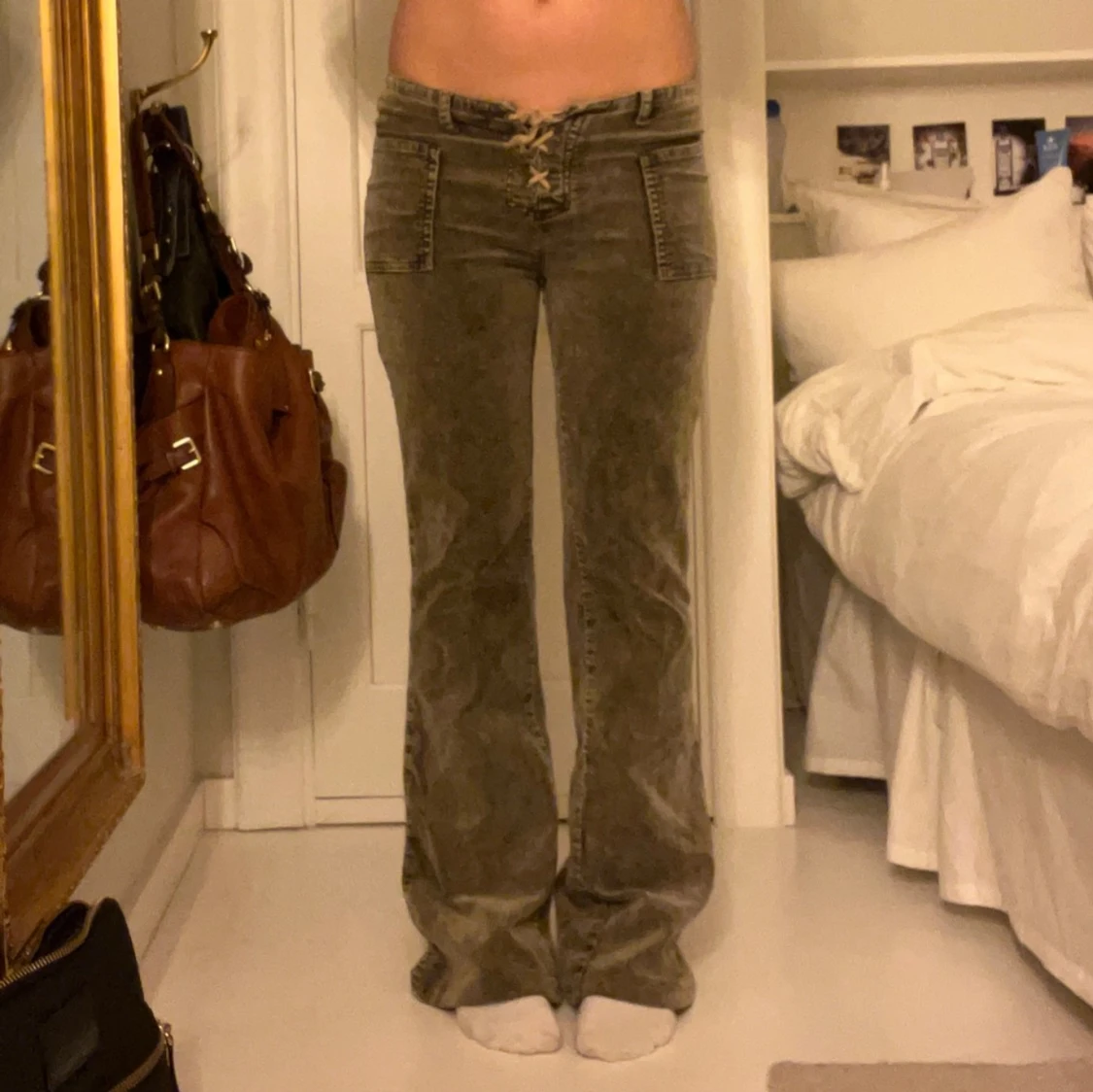 Gröna  manchesterbyxor med snörning - 2