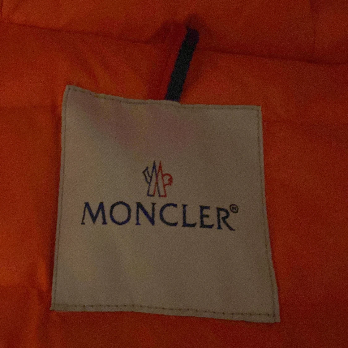 Svart Moncler pufferjacka med orange foder - 4