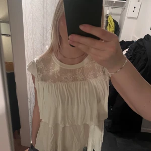 Volang topp  - Volang topp i skönt material 