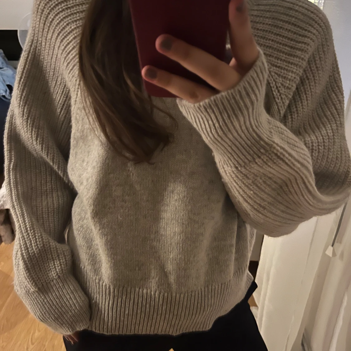 Grå stickad tröja  - 1