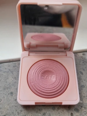 Caia Glow Blush Raspberry Passion - Använd två gånger. Fast pris