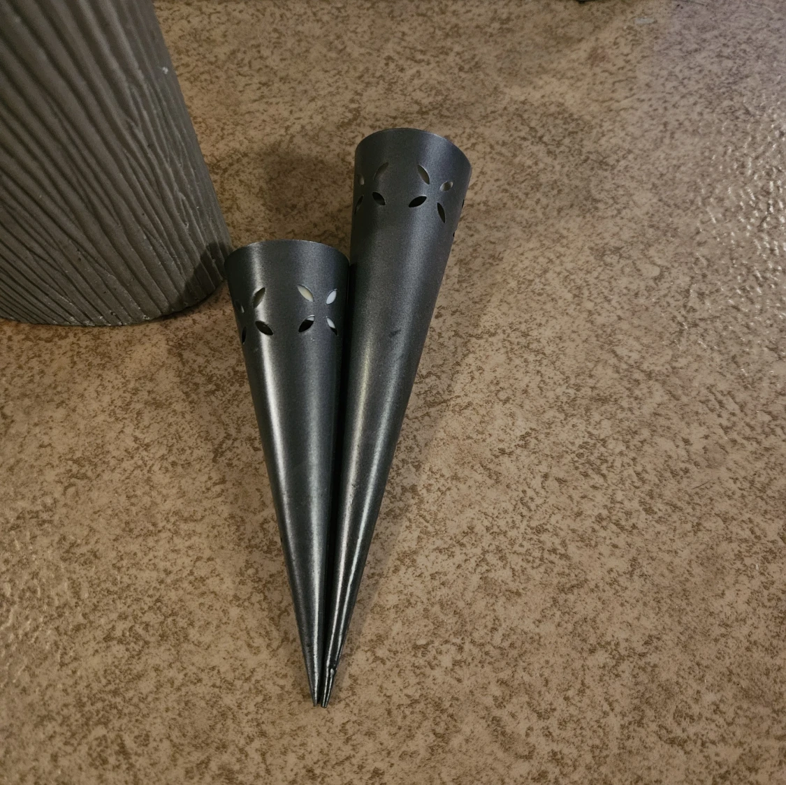 Grå kruka med batteridrivna ljus - 4