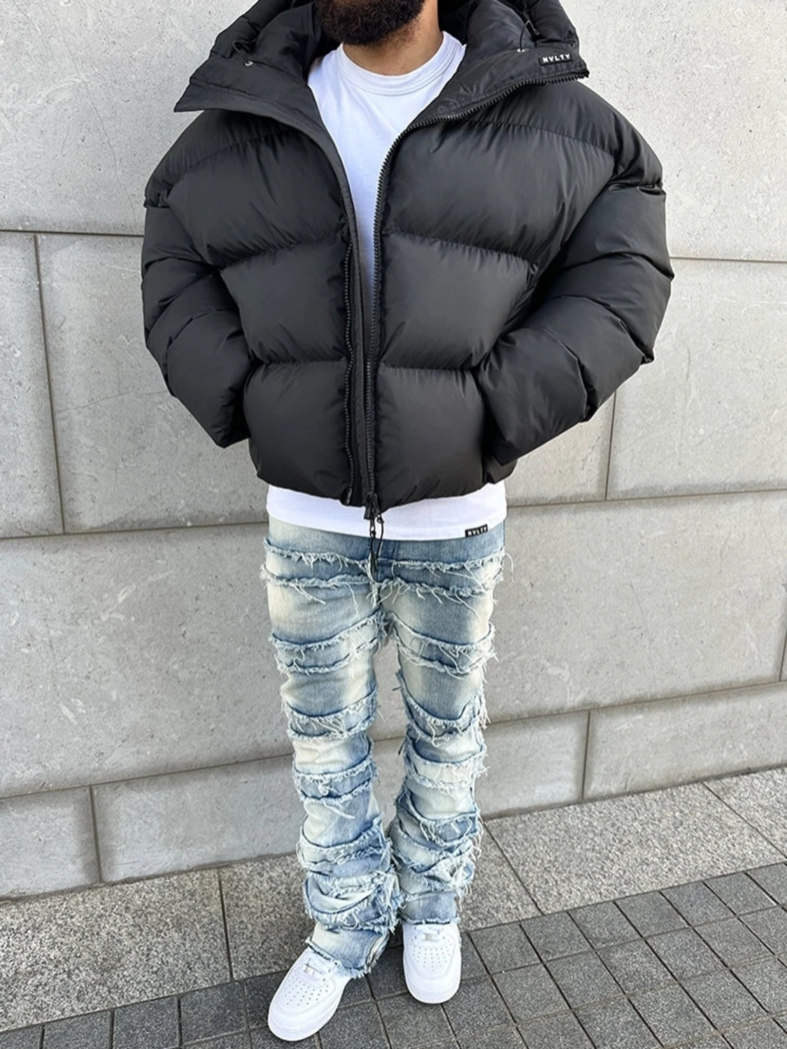 Svart pufferjacka från NVLTY