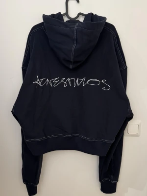 Acne Studios autograph embroidery hoodie size S - Acne tröja/hoodie i storlek S med oversized passform och kroppad midja 
