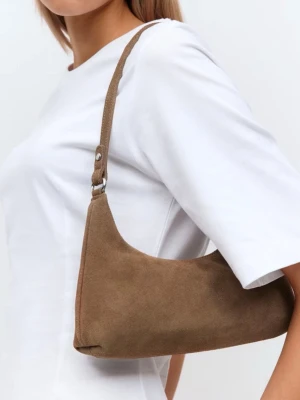 Brun mocka axelväska - Väska som inte finns längre på Gina. Använd ett fåtal gånger! Som ny.