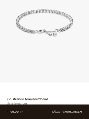 Tennis armband Pandora - Silvrigt tennis armband från Pandora. Inga difekter alls och är så gott som ny. Ny pris är 2000