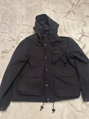 The North Face jacka - Svart vindjacka från The North Face, nypris 3000kr Pris kan diskuteras vid snabb affär