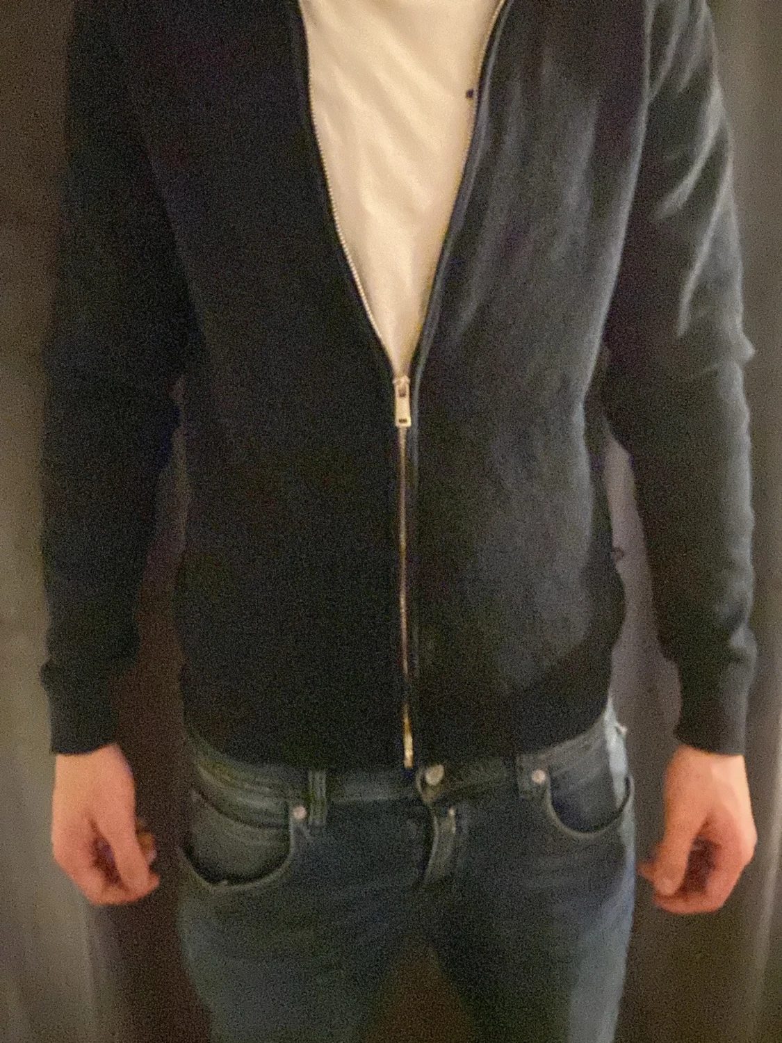 Svart kofta med dragkedja