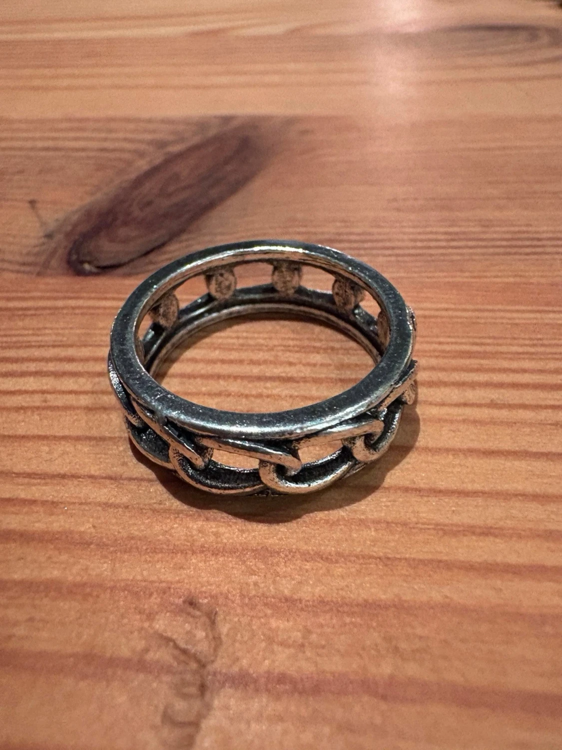 Ring med kedjdetaljer - 1