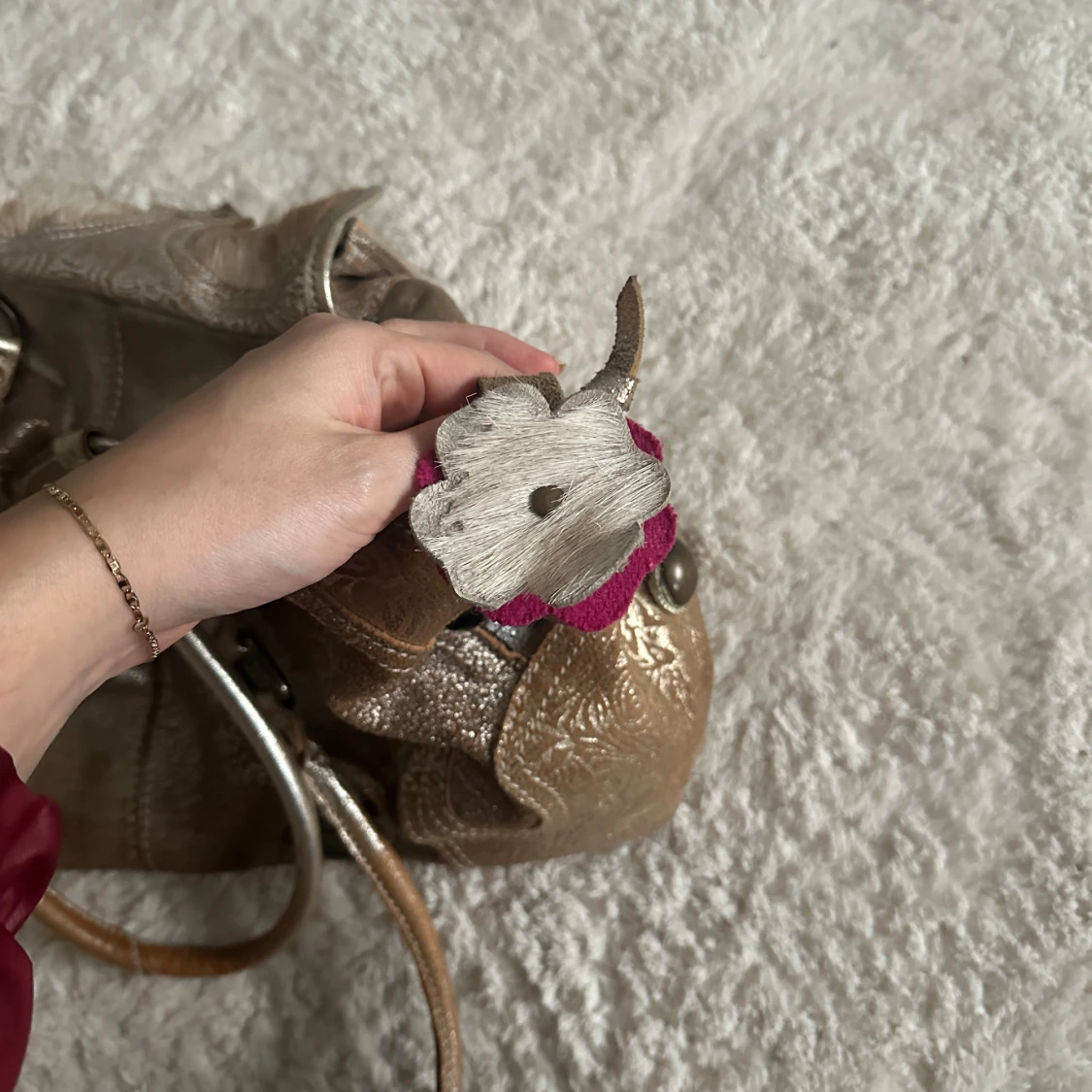 Italiensk guld handväska med cowprint detalj - 4