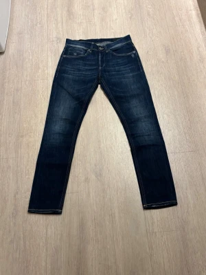 Dondup jeans  - modell| george| Skick 10/10| Storlek 30| Pm för mer info!