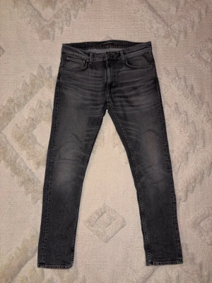 Nudie jeans - Tjena! Säljer nu dessa riktigt stiliga jeans från Nudie! Byxorna är i storlek 32/32 och använda ett fåtal gånger! Hör av er vid frågor och funderingar🙌