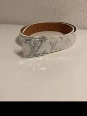 Bälte - Helt nytt! Dm vid intresse!