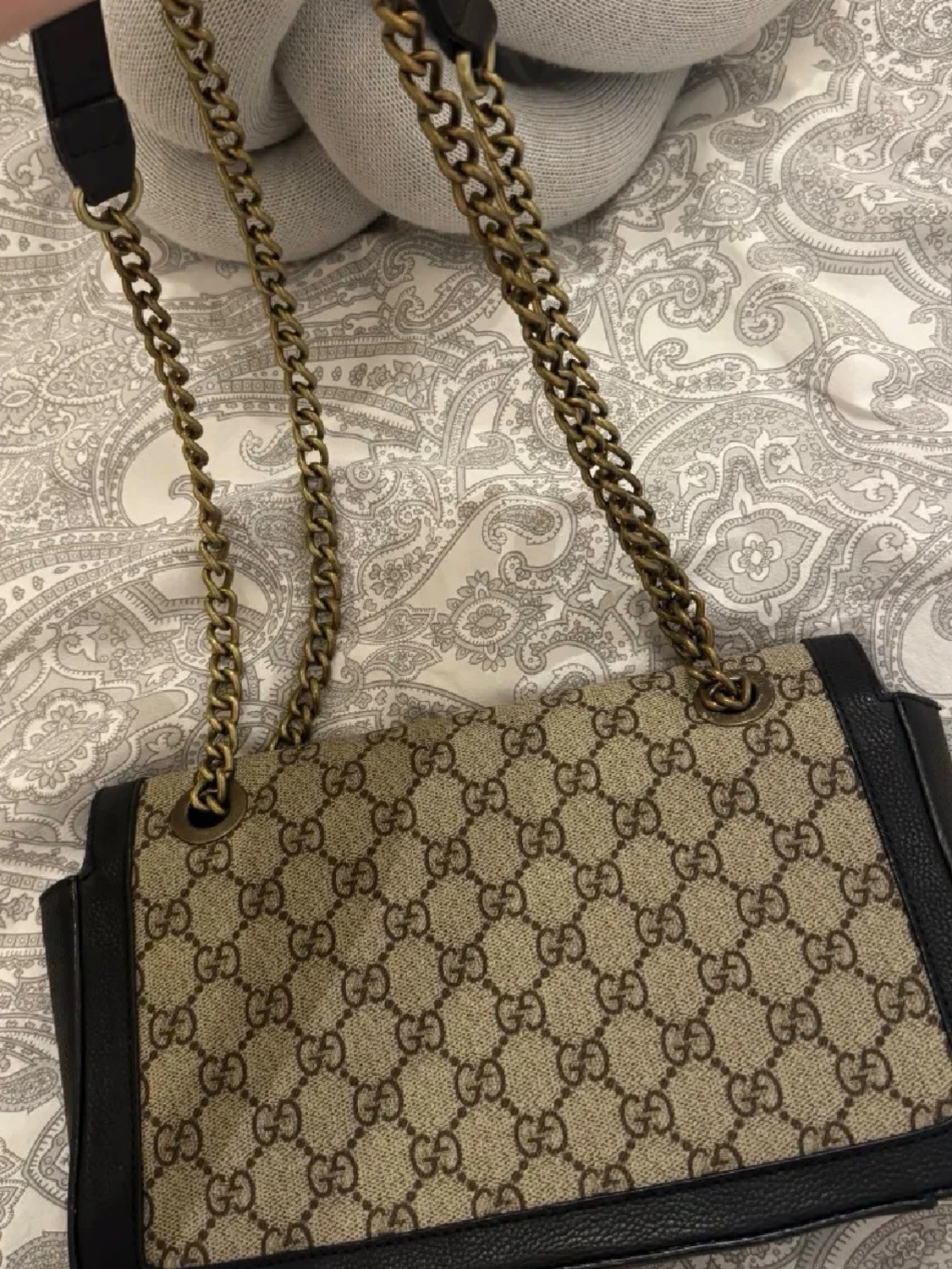 Gucci axelväska med kedja och GG-logga - 2