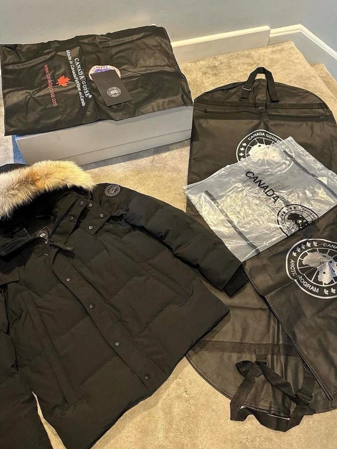 Svart dunjacka från Canada Goose labal 