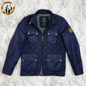 Morris Jacka M - Marinblå Morris jacka i storlek M i mycket bra skick. Tveka inte på att höra av dig för fler frågor eller vid minsta fundering! Skick: 9/10