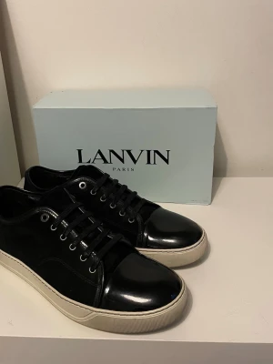 Svarta Lanvin Cap Toe  - Säljer nu dessa Svarta Lanvin Cap Toe i uk 11 som motsvarar 45, skriv för fler bilder/frågor🙌🏼