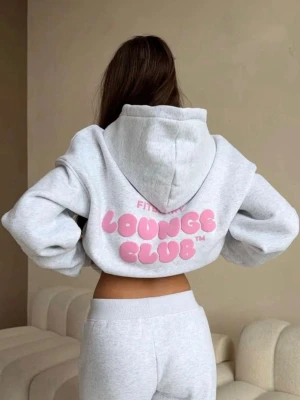 Fitberry hoodie - Säljer denna hoodie från fitberry då den är lite stor, helt ny med prislapp kvar💗