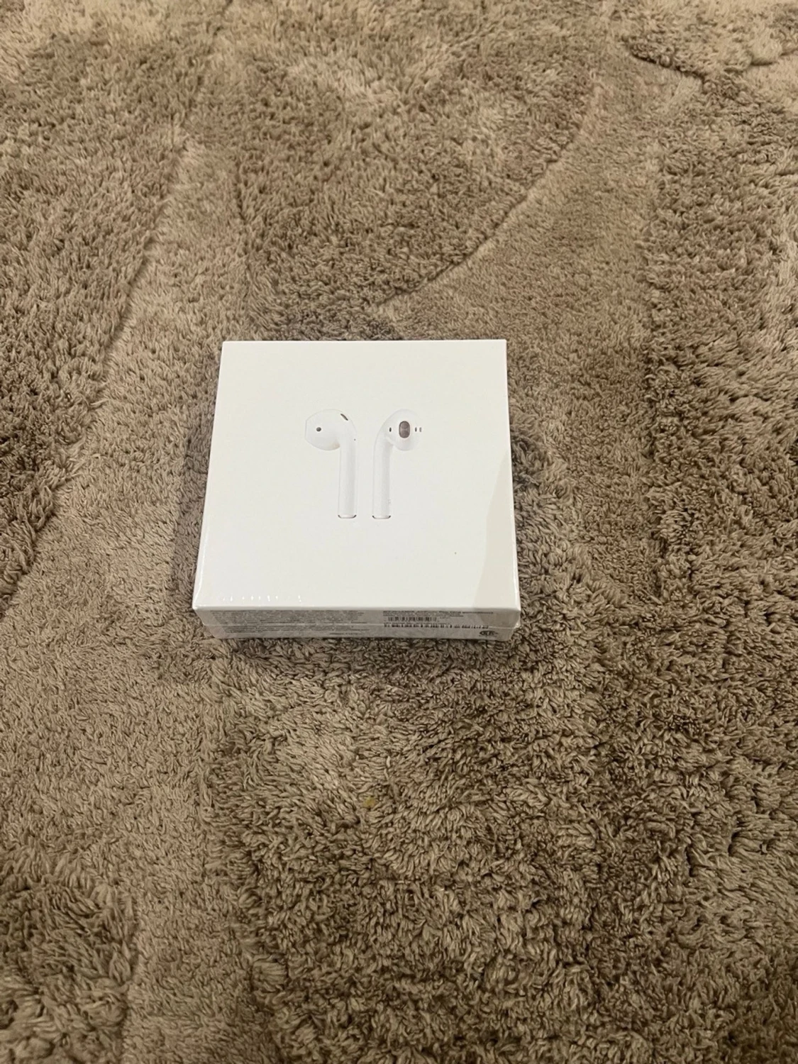 Apple AirPods med trådlöst laddningsetui