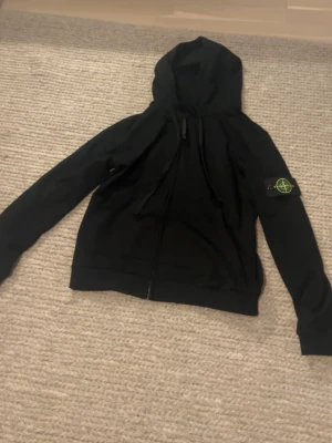 Stone island kofta zip - Oanvänd Stone island kofta med dragkedja 