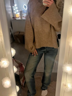 Low waist straight jeans - Jätte snygga jeans i nyskick från Zara! Aldrig använda. Storlek S men liten passform