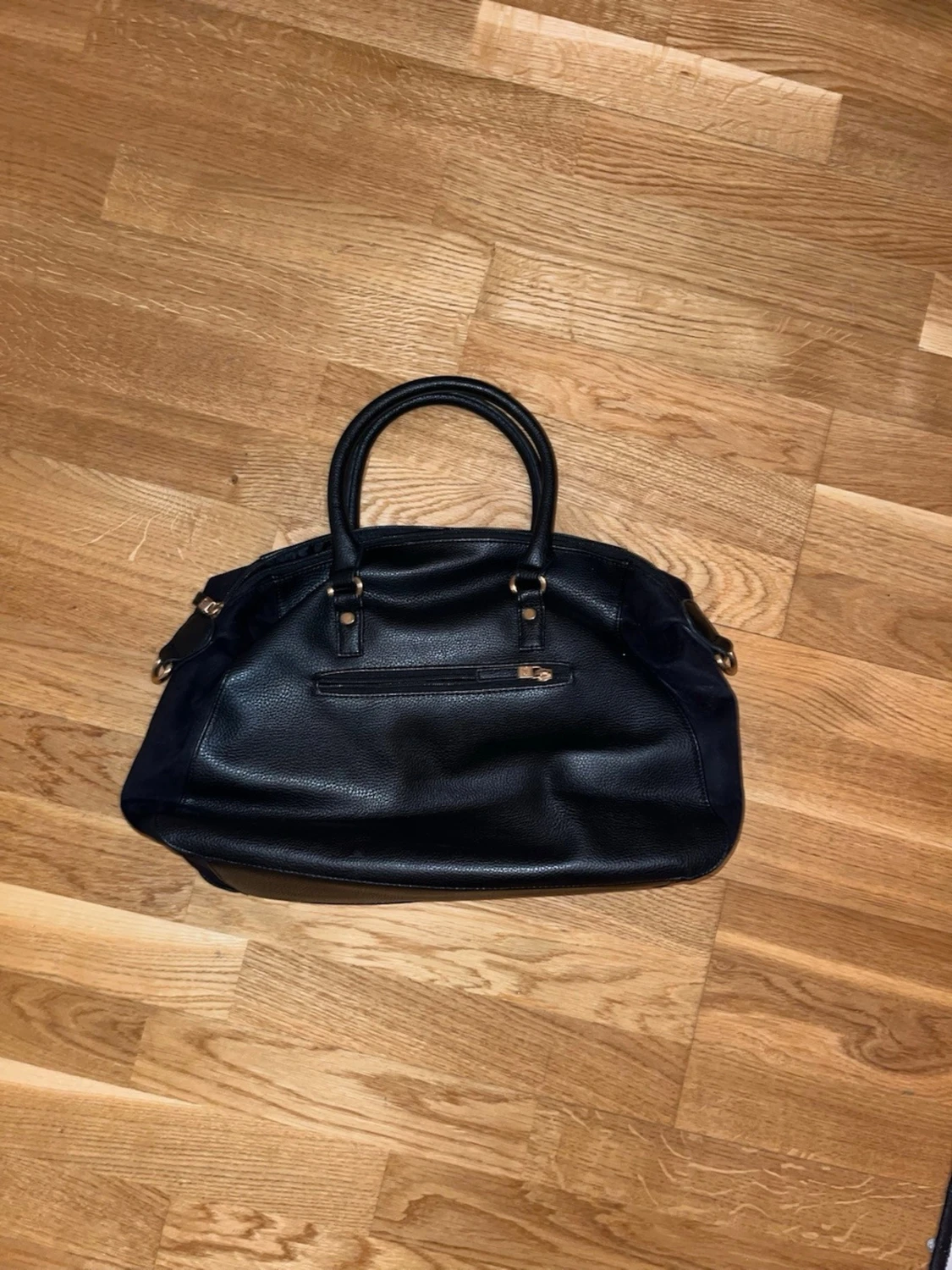 Svart handväska i skinn