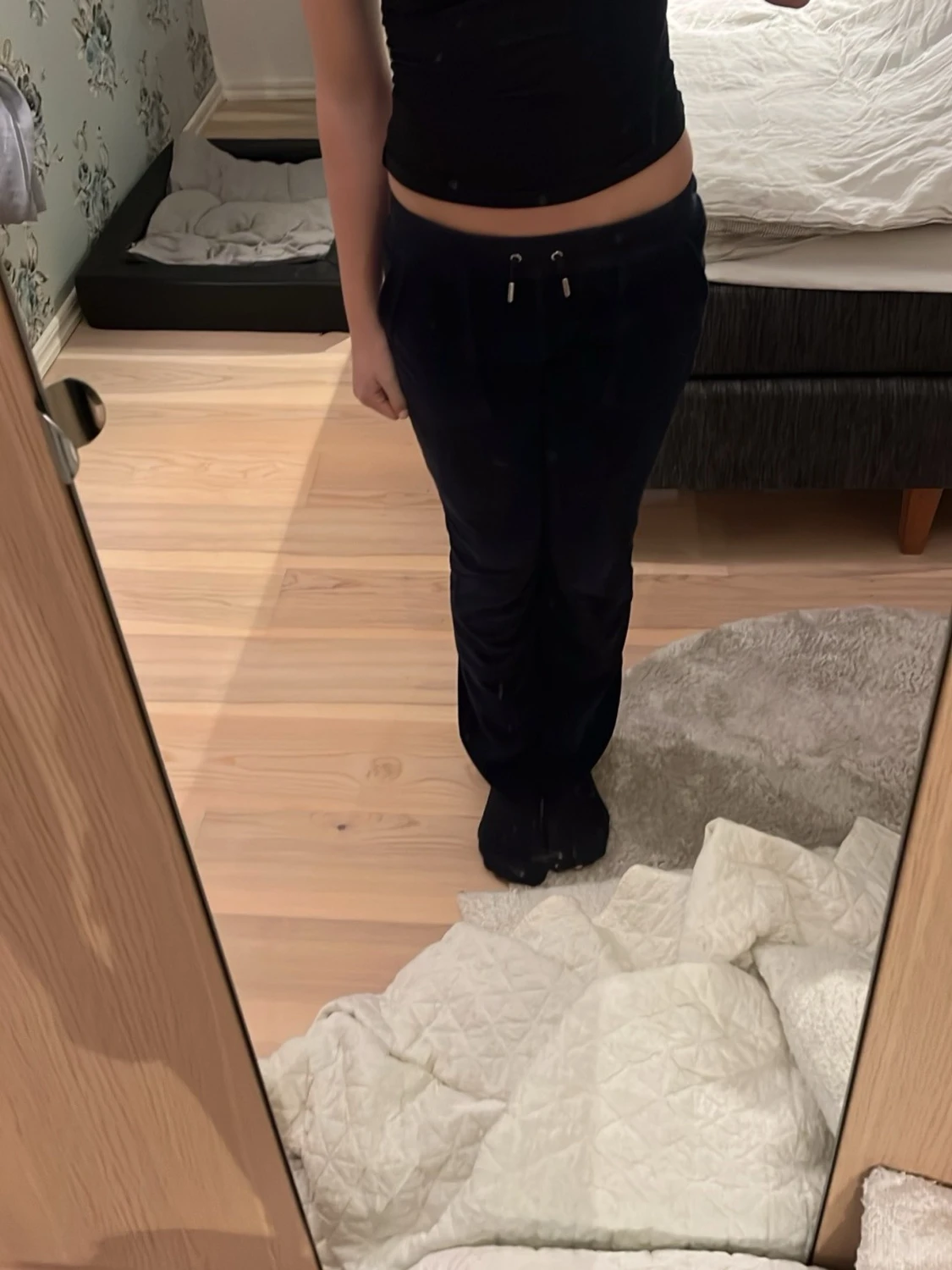 Mörkblåa juicy byxor