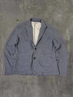 Cardigan  - En extremt snygg cardigan ifrån Jack & Jones i ny skick! Cardigan är i storlek M men passar de som har S! Den är väldigt skön och stilren!  Meddela gärna oss om du har några frågor! Priset är ej hugget i sten vid snabb affär!   Mvh Saint