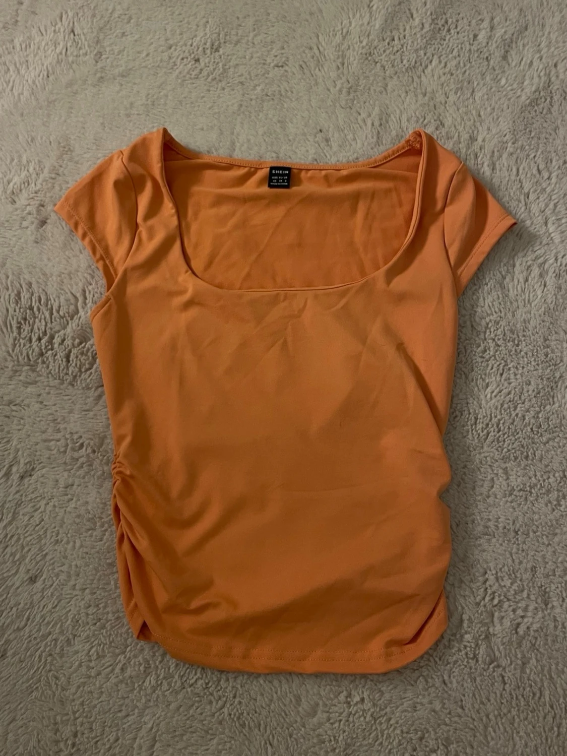 Orange topp med rynkade sidor från Shein