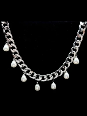 Stilfullt halsband med pärldroppar  - Material-rostfritt  stål.  Kedjetjocklek-9,5mm.  Bra kvalitet. 