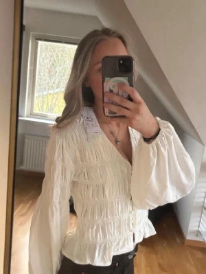 Fin blus - Fin Gina Tricot blus. Aldrig använd med prislapp på. 