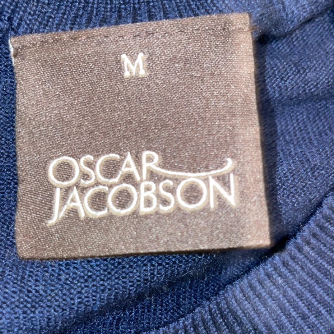 Mörkblå rundhalsad tröja Oscar Jacobson - 1